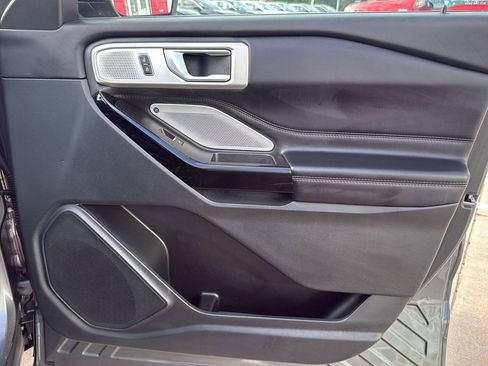 Used 2022 Ford Explorer Platinum w/ Equipment Group 601A AWD/4WD image 40