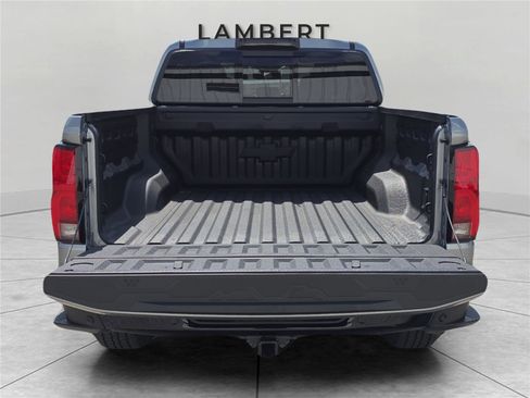 Used 2025 Chevrolet Colorado Z71 w/ Technology Package AWD/4WD image 28