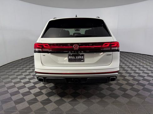 Used 2024 Volkswagen Atlas Peak Edition SE image 9