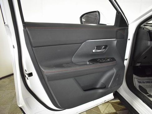 Certified 2025 Nissan Kicks SR image 7