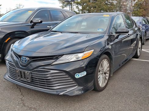 Used 2020 Toyota Camry XLE image 5