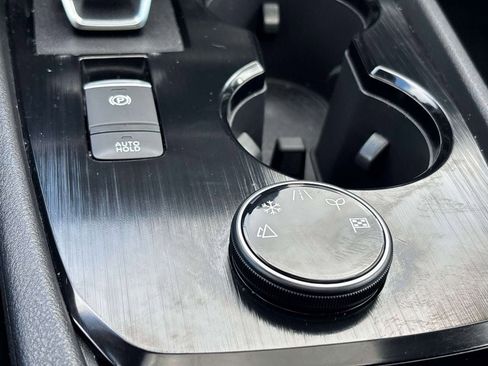 Used 2023 Nissan Rogue SV w/ SV Premium B Package image 23