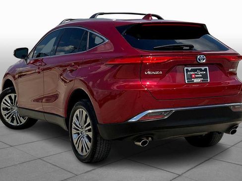 Used 2024 Toyota Venza Limited image 11