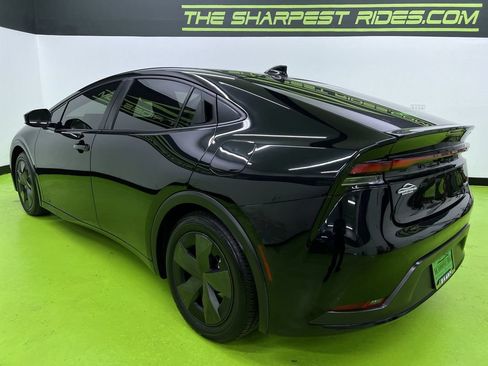 Used 2025 Toyota Prius LE AWD/4WD image 7
