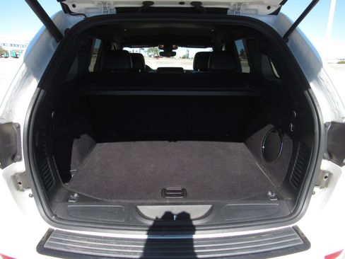 Used 2018 Jeep Grand Cherokee Altitude image 12