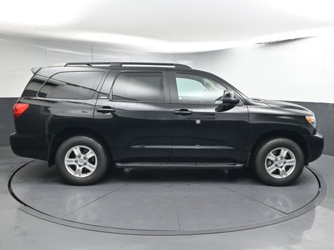 Used 2017 Toyota Sequoia SR5 image 9
