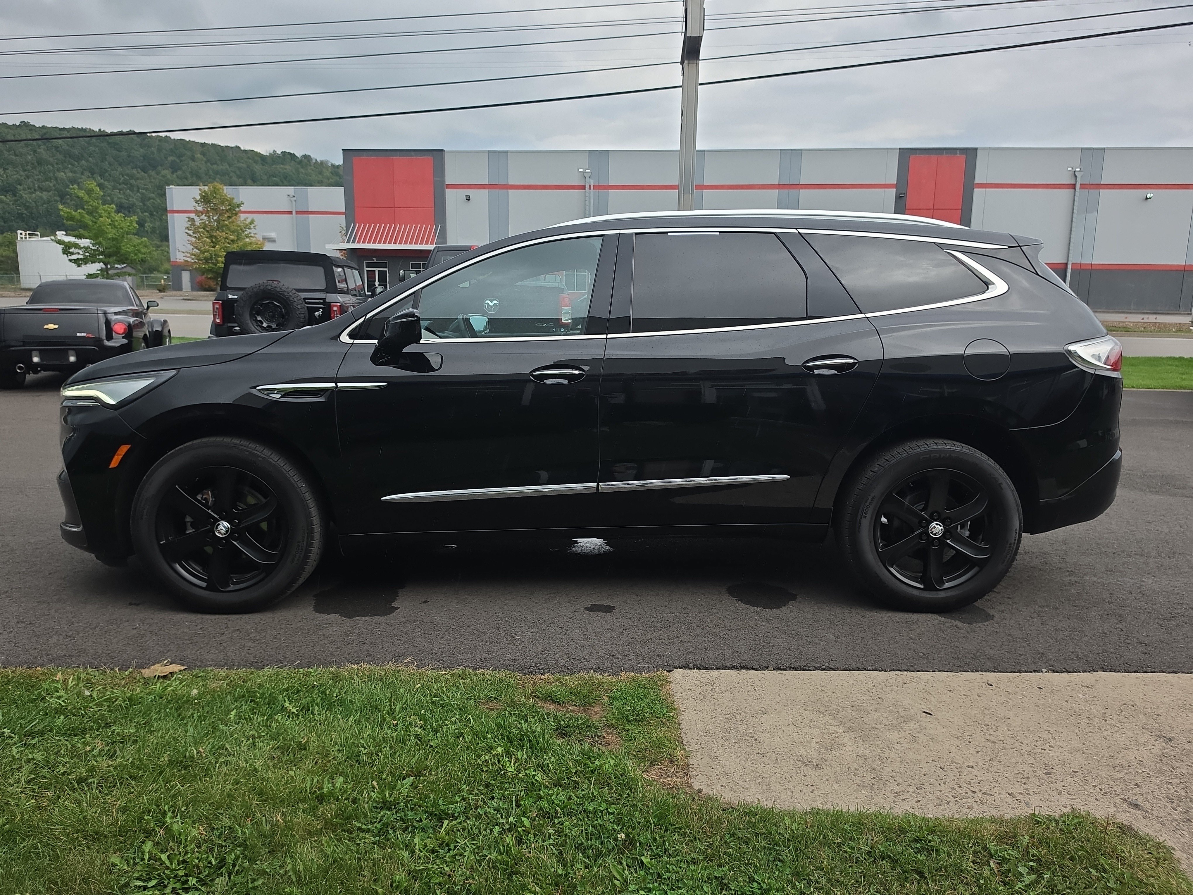 Used 2024 Buick Enclave Essence w/ Experience Buick Package AWD/4WD image 7