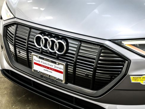 Used 2022 Audi e-tron Premium w/ Convenience Plus Package image 14
