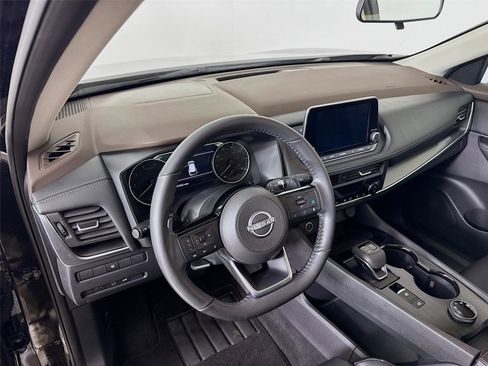 Used 2023 Nissan Rogue SV w/ SV Premium B Package image 9