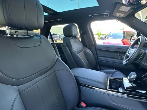Used 2025 Land Rover Range Rover Sport SE image 31