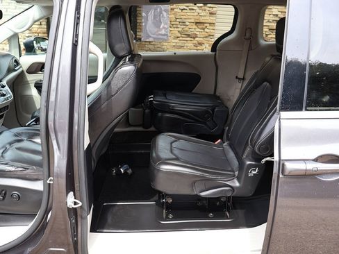 Used 2021 Chrysler Voyager Lxi FWD image 21