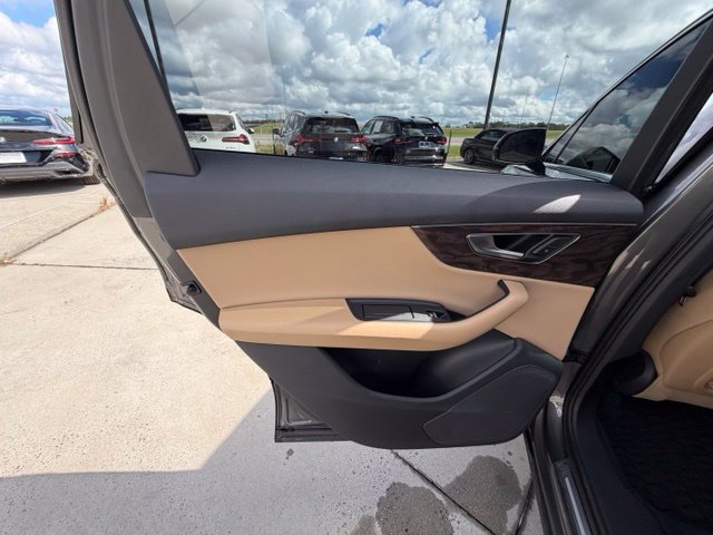 Used 2020 Audi Q7 3.0T Premium AWD/4WD image 38