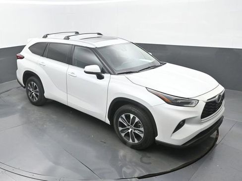 Used 2022 Toyota Highlander XLE image 31