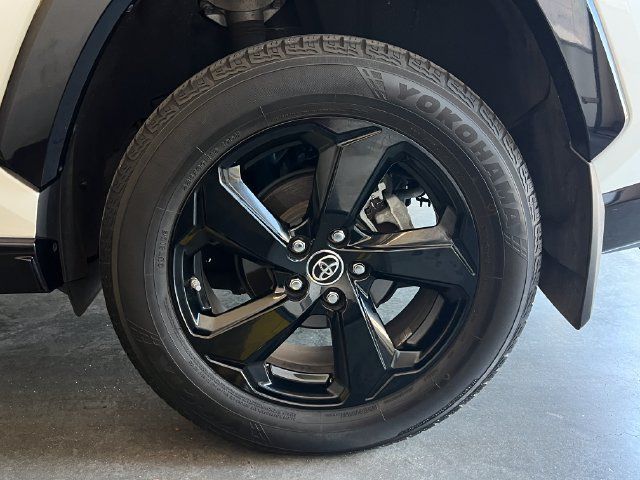 Used 2019 Toyota RAV4 XSE AWD/4WD image 10