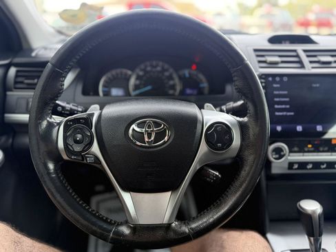 Used 2014 Toyota Camry SE w/ Moonroof Package FWD image 18