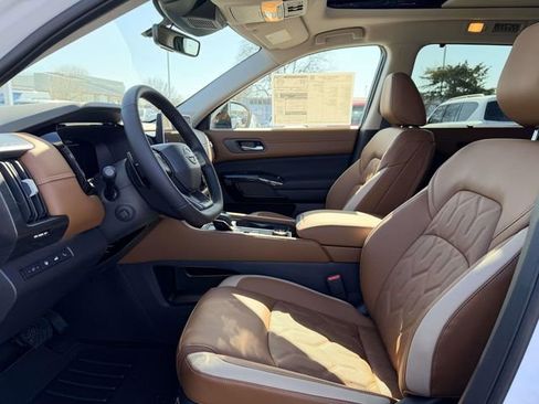 New 2026 Nissan Pathfinder Platinum image 16