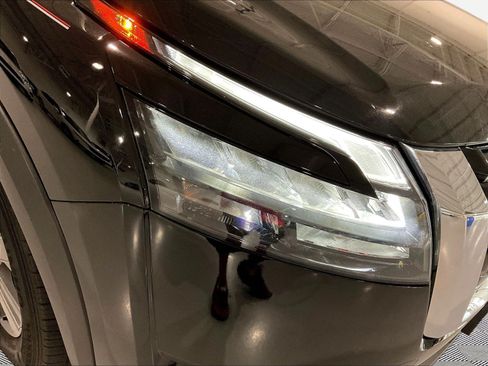 Used 2025 Nissan Pathfinder SV AWD/4WD image 31
