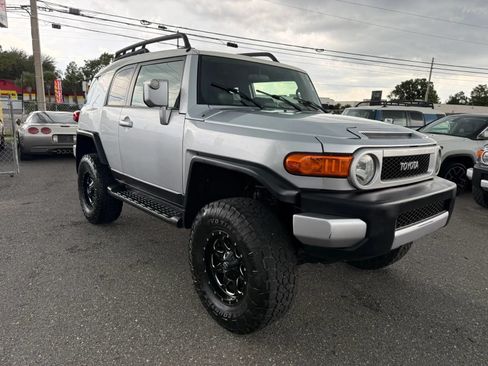 Used 2007 Toyota FJ Cruiser 4WD image 3