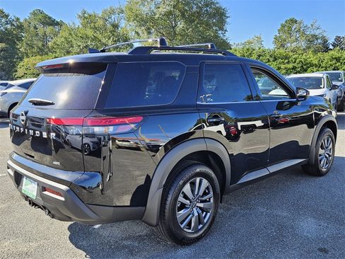 New 2025 Nissan Pathfinder SV w/ SV Premium Package image 11