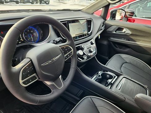 New 2026 Chrysler Pacifica Limited image 15