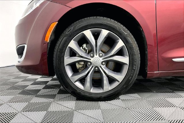 Used 2019 Chrysler Pacifica Limited w/ Tire & Wheel Group FWD image 10
