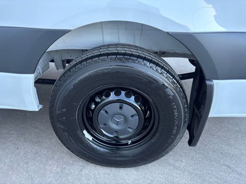 Used 2025 Mercedes-Benz Sprinter 2500 image 9