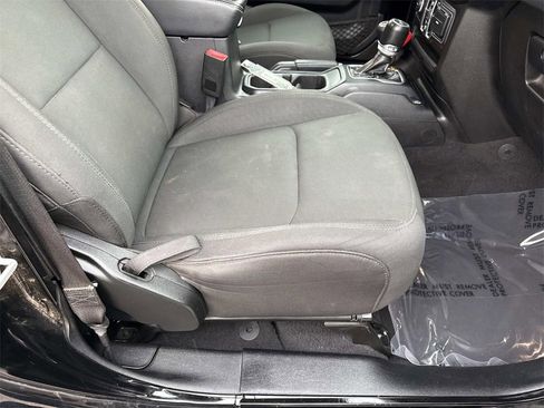 Used 2020 Jeep Wrangler Unlimited Sahara image 27