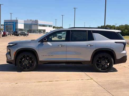 New 2026 Chevrolet Traverse RS w/ LPO, Floor Liner Package FWD image 16