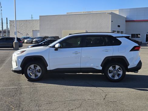 Used 2022 Toyota RAV4 XLE image 3