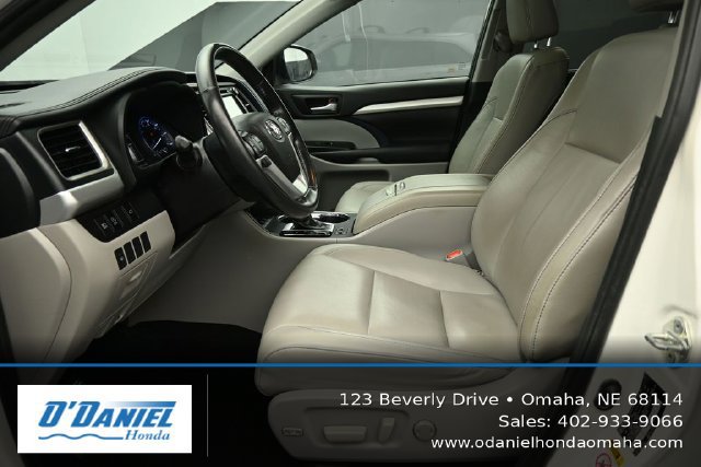 Used 2019 Toyota Highlander XLE w/ Protection Package #3 AWD/4WD image 25