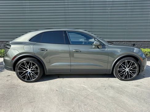 Used 2025 Porsche Macan 4 Electric image 10