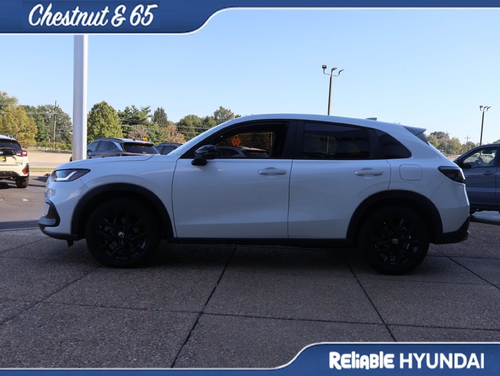 Used 2023 Honda HR-V Sport image 3