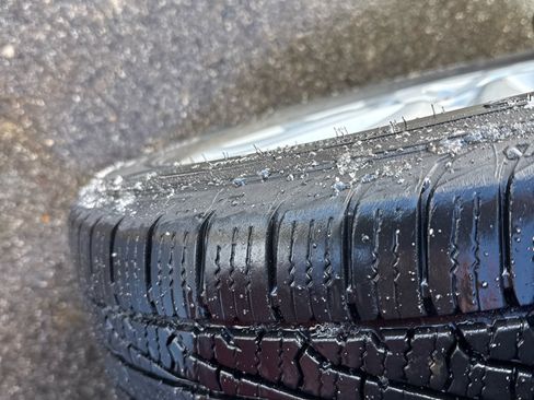 Used 2012 MAZDA MAZDA5 Sport image 9