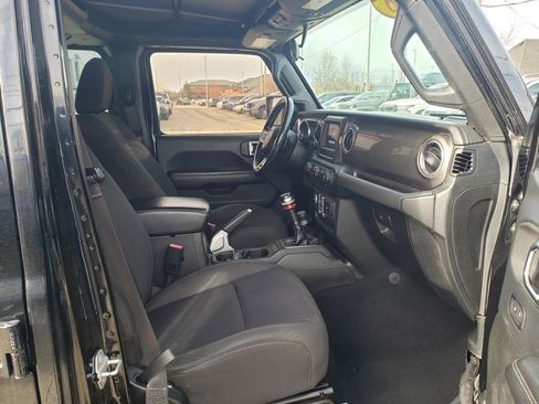 Used 2018 Jeep Wrangler Unlimited Sahara image 28