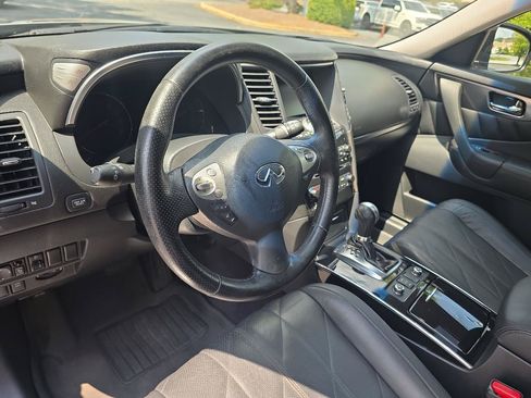 Used 2010 INFINITI FX35 AWD w/ Navigation Pkg image 14