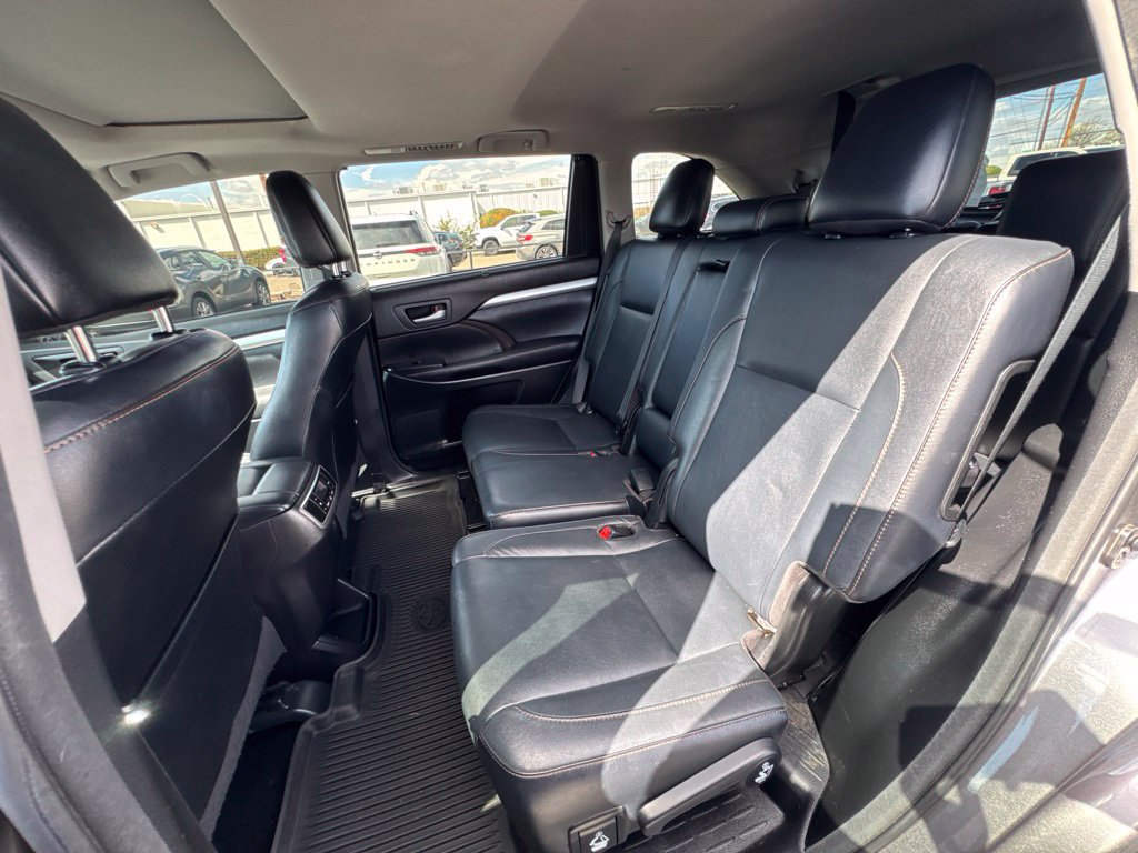 Used 2017 Toyota Highlander XLE AWD/4WD image 15