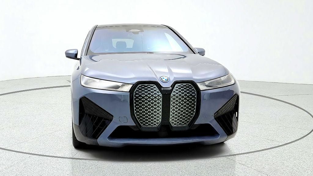 Used 2025 BMW iX xDrive50 w/ Premium Package AWD/4WD image 2