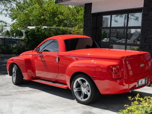 Used 2005 Chevrolet SSR w/ Preferred Equipment Group RWD image 7