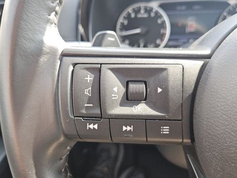 Used 2024 Nissan Pathfinder SV w/ SV Premium Package FWD image 12