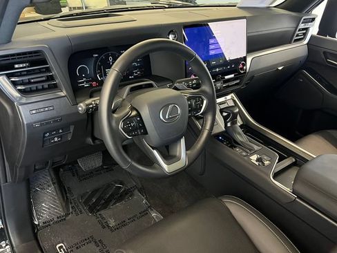 Used 2025 Lexus GX 550 w/ Accessory Package (2T) AWD/4WD image 24