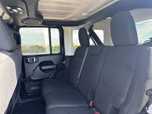 Used 2022 Jeep Wrangler Unlimited Sport image 27