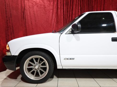 Used 2002 Chevrolet S10 Pickup 2WD Regular Cab image 5
