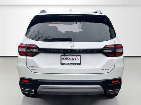 Used 2023 Honda Pilot Elite image 6