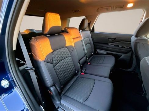 New 2025 Nissan Pathfinder SV image 9