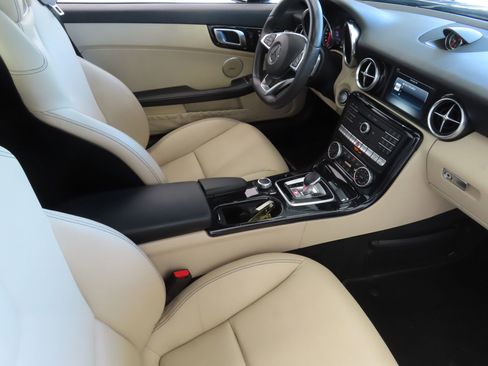 Used 2020 Mercedes-Benz SLC 300 w/ Premium Package image 27