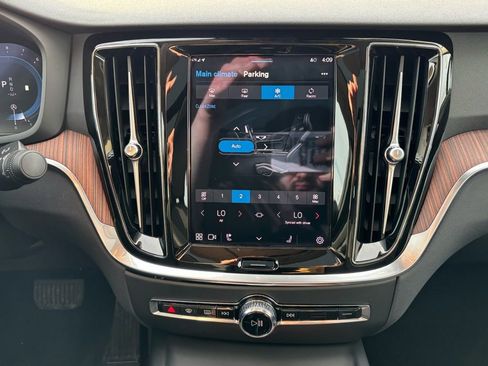 Certified 2025 Volvo S60 B5 Plus AWD/4WD image 13