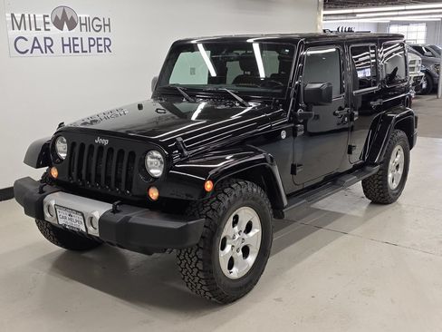Used 2015 Jeep Wrangler Unlimited Sahara w/ Connectivity Group AWD/4WD image 14