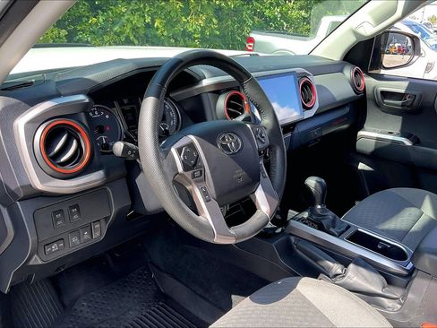 Used 2022 Toyota Tacoma SR5 AWD/4WD image 13