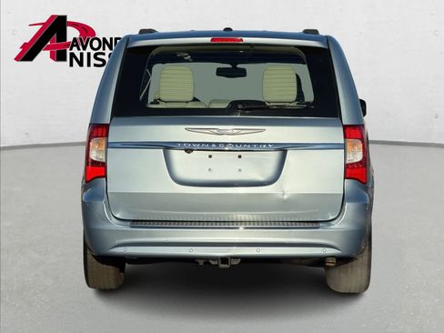Used 2013 Chrysler Town & Country Touring-L w/ Driver Convenience Group image 5