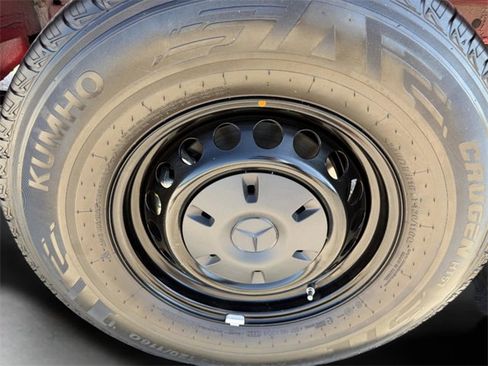 Used 2024 Mercedes-Benz Sprinter 2500 image 30